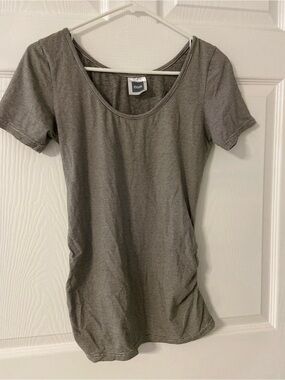 T39a- NOM Pinstripe Ruched Maternity T-Shirt